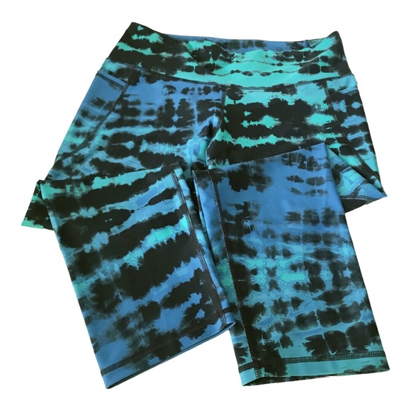 Old Navy Tie-Dyed Side-Pocket Crop Leggings - Picture 3 of 3